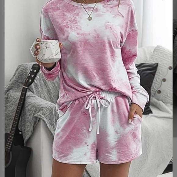 Pink Tie-Dye Long-Sleeve Top &
Pocket Shorts - Picture 2 of 5